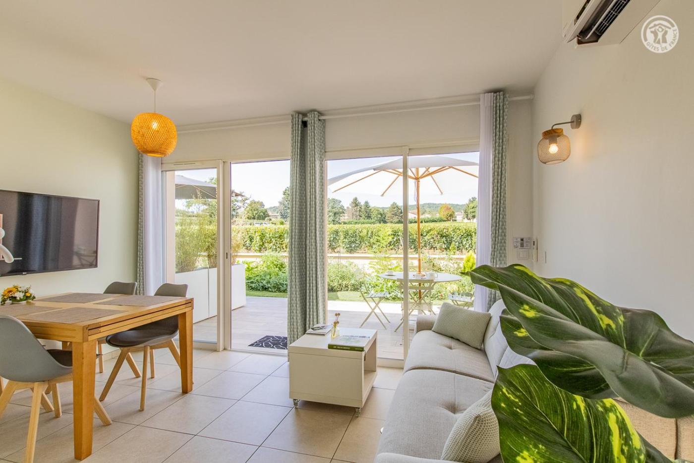 Le Maconnais Guest House Vinzelles エクステリア 写真