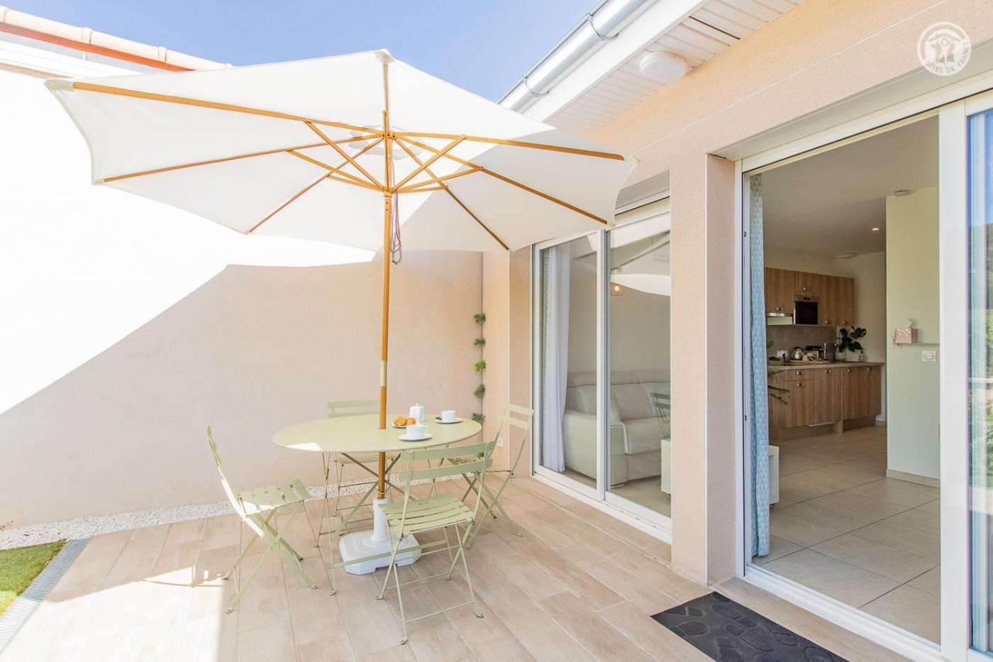 Le Maconnais Guest House Vinzelles エクステリア 写真