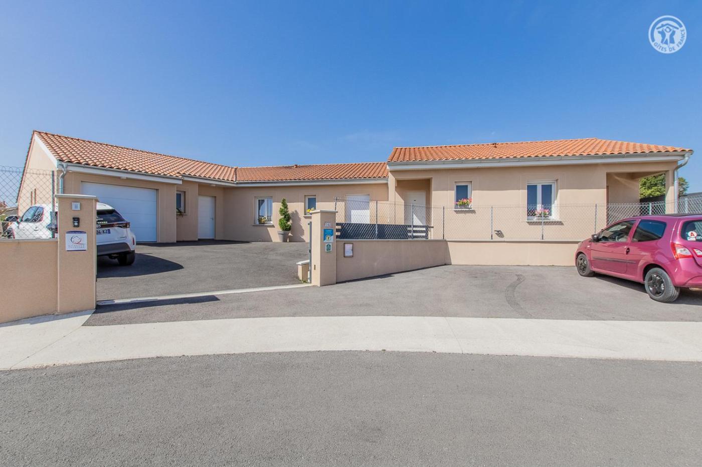 Le Maconnais Guest House Vinzelles エクステリア 写真